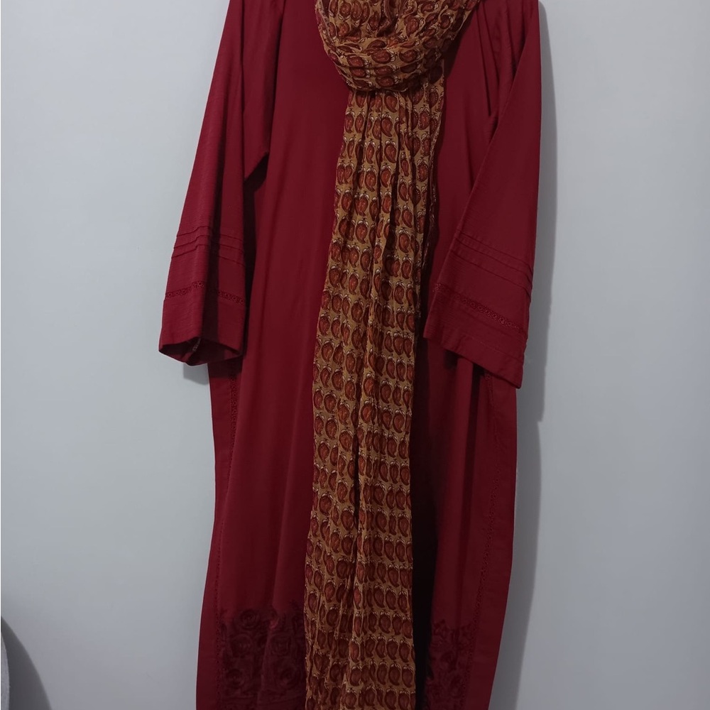 Elegant Red Dress with Patterned and embroidery